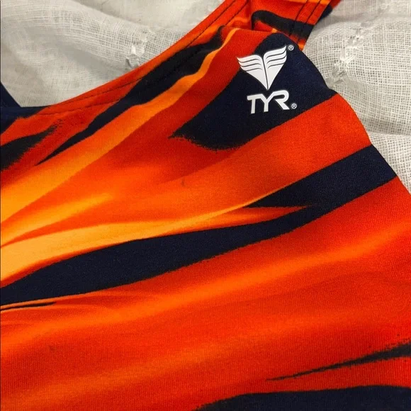 TYR one piece swimsuit - Picture 3 of 8